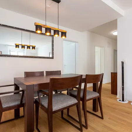Gemini 3a - Downtown 2br With Balcony Apartamento