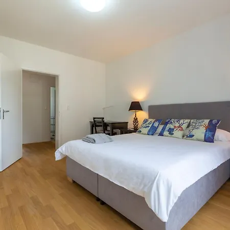 Gemini 3a - Downtown 2br With Balcony Apartamento