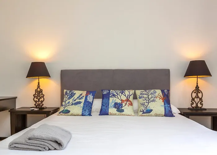 Kaya 3a - Downtown 2br With Balcony *