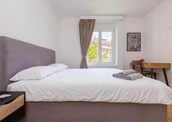 Kaya 3a - Downtown 2br With Balcony Apartment