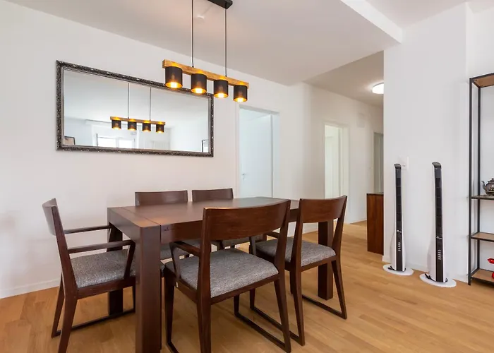 Kaya 3a - Downtown 2br With Balcony 아파트