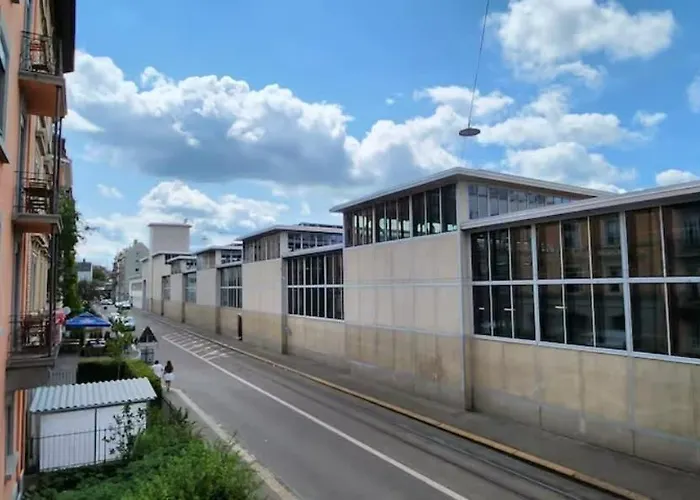 Kaya 3a - Downtown 2br With Balcony